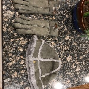 Grey Sherling Ugg Hat and Gloves
